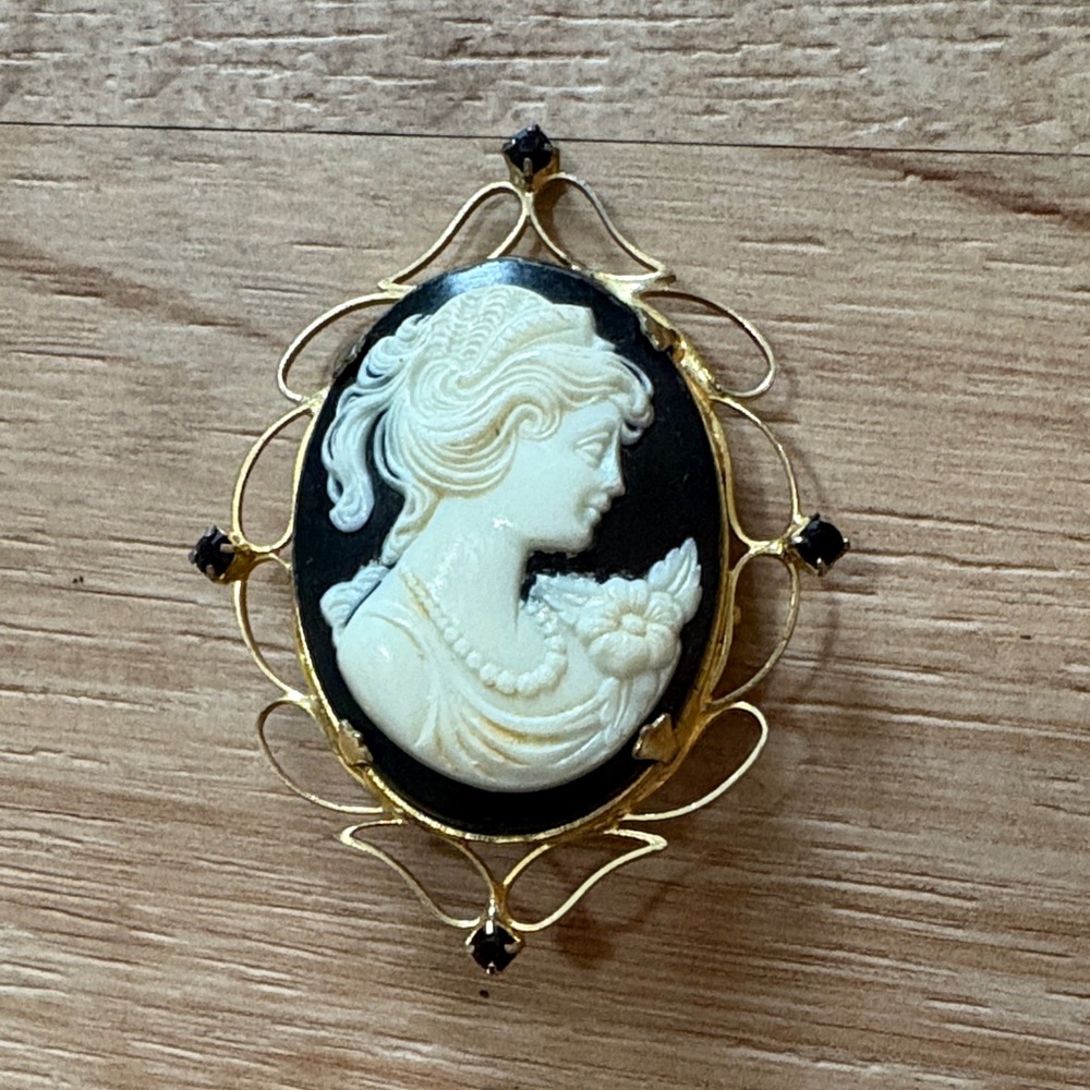 Vintage Cameo Brooche Pin black/gold